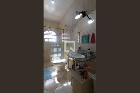 Casa à venda com 200m², 3 quartos e 5 vagas Casa à venda com 200m², 3 quartos e 5 vagasBanheiro