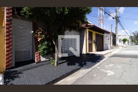 Casa à venda com 200m², 3 quartos e 5 vagas Casa à venda com 200m², 3 quartos e 5 vagasFachada e plaquinha