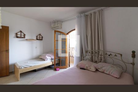 Casa à venda com 200m², 3 quartos e 5 vagas Casa à venda com 200m², 3 quartos e 5 vagasSuíte