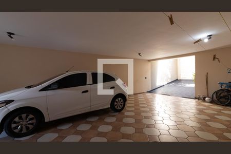 Casa à venda com 200m², 3 quartos e 5 vagas Casa à venda com 200m², 3 quartos e 5 vagasGaragem
