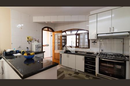 Casa à venda com 200m², 3 quartos e 5 vagas Casa à venda com 200m², 3 quartos e 5 vagasCozinha