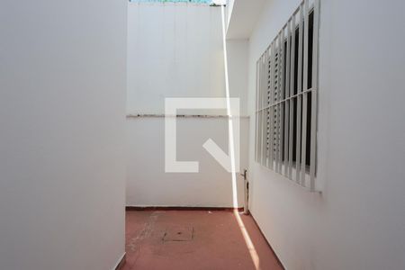 Casa à venda com 100m², 2 quartos e 2 vagasQuintal