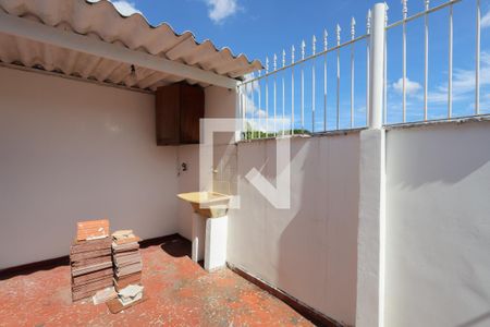 Casa à venda com 100m², 2 quartos e 2 vagasÁrea de serviço