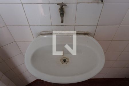 Casa à venda com 100m², 2 quartos e 2 vagasBanheiro de serviço