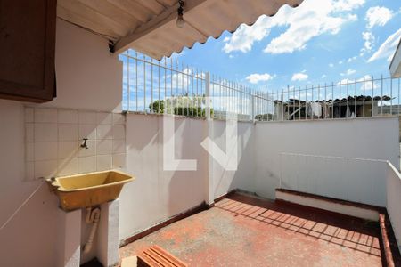 Casa à venda com 100m², 2 quartos e 2 vagasÁrea de serviço