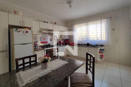 Casa à venda com 420m², 6 quartos e 7 vagasCozinha