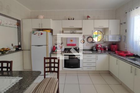 Casa à venda com 420m², 6 quartos e 7 vagasCozinha