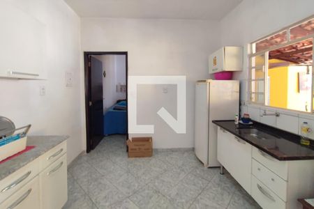 Casa à venda com 420m², 6 quartos e 7 vagasEdícula - Cozinha