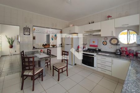 Casa à venda com 420m², 6 quartos e 7 vagasCozinha