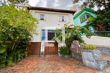 Casa para alugar com 280m², 3 quartos e 4 vagasFachada