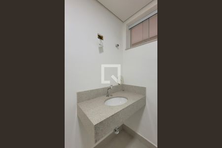 Casa à venda com 300m², 5 quartos e 3 vagas Casa à venda com 300m², 5 quartos e 3 vagasBanheiro