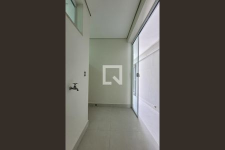 Casa à venda com 300m², 5 quartos e 3 vagas Casa à venda com 300m², 5 quartos e 3 vagasArea de serviço