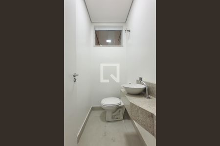 Casa à venda com 300m², 5 quartos e 3 vagas Casa à venda com 300m², 5 quartos e 3 vagasLavabo