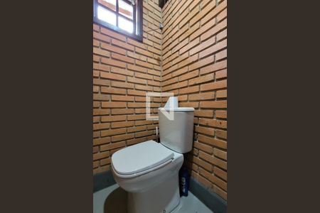 Casa à venda com 300m², 5 quartos e 3 vagas Casa à venda com 300m², 5 quartos e 3 vagasLavabo