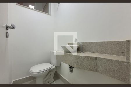 Casa à venda com 300m², 5 quartos e 3 vagas Casa à venda com 300m², 5 quartos e 3 vagasLavabo