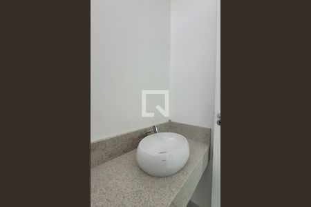 Casa à venda com 300m², 5 quartos e 3 vagas Casa à venda com 300m², 5 quartos e 3 vagasBanheiro da suíte