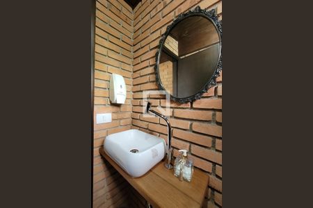 Casa à venda com 300m², 5 quartos e 3 vagas Casa à venda com 300m², 5 quartos e 3 vagasLavabo