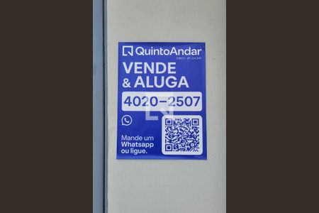 Casa à venda com 300m², 5 quartos e 3 vagas Casa à venda com 300m², 5 quartos e 3 vagasFachada