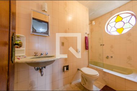 Casa à venda com 368m², 4 quartos e 4 vagasBanheiro da Suíte 2