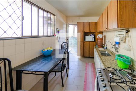 Casa à venda com 368m², 4 quartos e 4 vagasCozinha