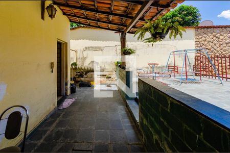 Casa à venda com 368m², 4 quartos e 4 vagasÁrea externa