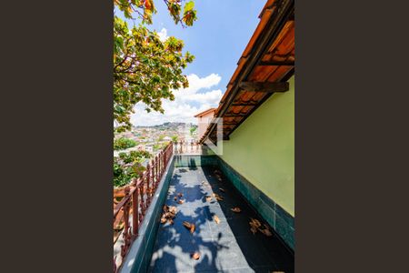 Casa à venda com 368m², 4 quartos e 4 vagasVaranda