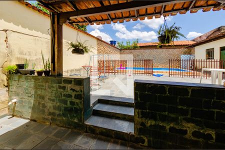 Casa à venda com 368m², 4 quartos e 4 vagasÁrea externa