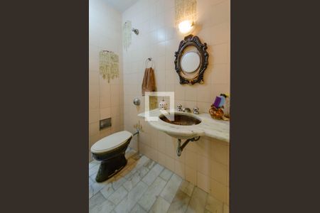 Casa à venda com 368m², 4 quartos e 4 vagasBanheiro