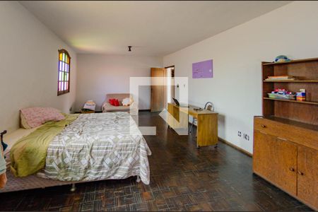 Casa à venda com 368m², 4 quartos e 4 vagasSuíte 3