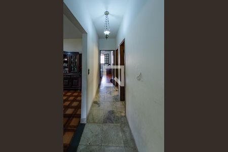 Casa à venda com 368m², 4 quartos e 4 vagasCorredor