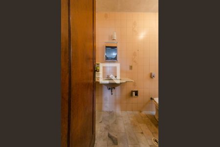 Casa à venda com 368m², 4 quartos e 4 vagasBanheiro da Suíte 2