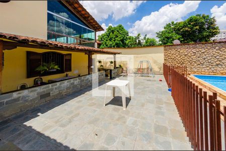 Casa à venda com 368m², 4 quartos e 4 vagasÁrea externa