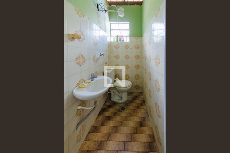 Casa à venda com 368m², 4 quartos e 4 vagasBanheiro de serviço