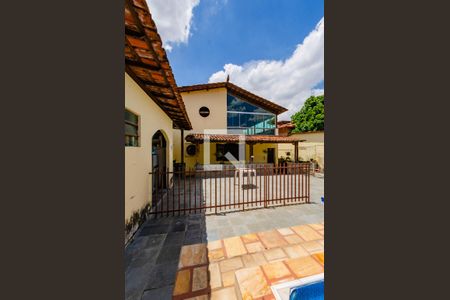 Casa à venda com 368m², 4 quartos e 4 vagasÁrea externa