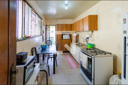 Casa à venda com 368m², 4 quartos e 4 vagasCozinha