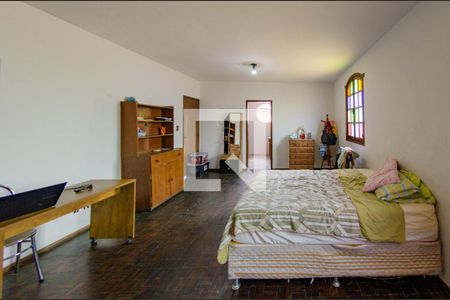 Casa à venda com 368m², 4 quartos e 4 vagasSuíte 3