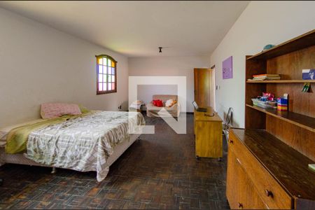 Casa à venda com 368m², 4 quartos e 4 vagasSuíte 3