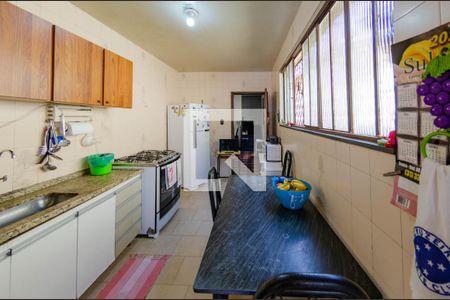 Casa à venda com 368m², 4 quartos e 4 vagasCozinha