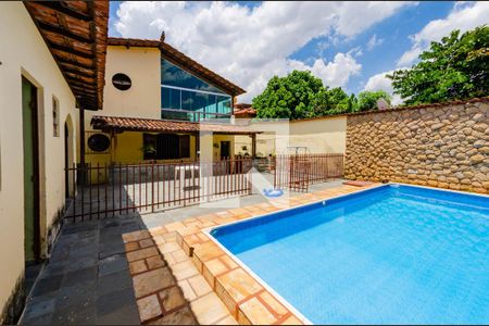 Casa à venda com 368m², 4 quartos e 4 vagasÁrea externa