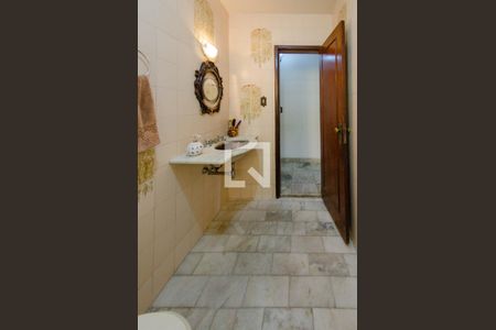 Casa à venda com 368m², 4 quartos e 4 vagasBanheiro