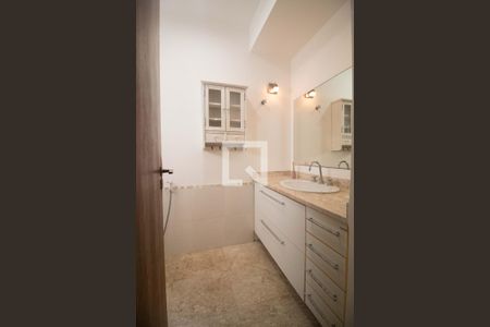 Apartamento à venda com 279m², 4 quartos e 2 vagasBanheiro da Suíte 2