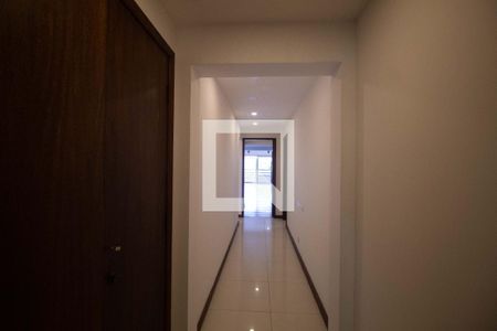 Apartamento à venda com 279m², 4 quartos e 2 vagasCorredor