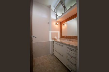 Apartamento à venda com 279m², 4 quartos e 2 vagasBanheiro da Suíte 1