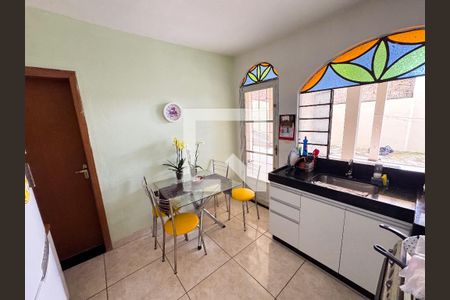 Casa à venda com 360m², 3 quartos e 6 vagasCasa 2 Cozinha