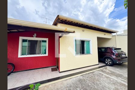 Casa à venda com 360m², 3 quartos e 6 vagasFachada