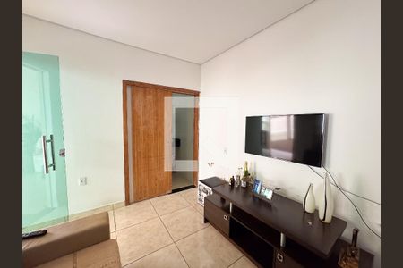 Casa à venda com 360m², 3 quartos e 6 vagasCasa 2 Sala