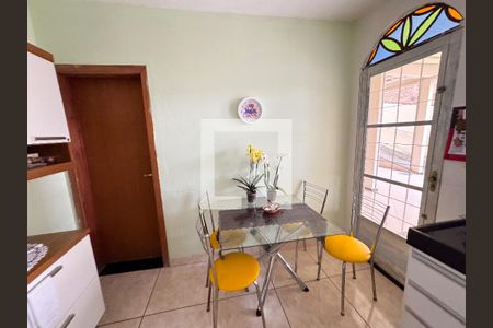 Casa à venda com 360m², 3 quartos e 6 vagasCasa 2 Cozinha