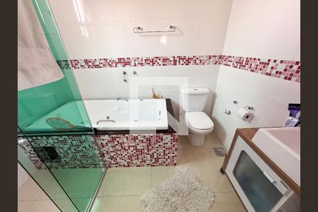 Casa à venda com 360m², 3 quartos e 6 vagasBanheiro da Suíte