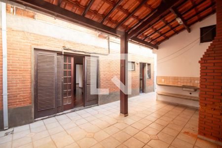 Casa à venda com 320m², 4 quartos e 3 vagas Casa à venda com 320m², 4 quartos e 3 vagasChurrasqueira