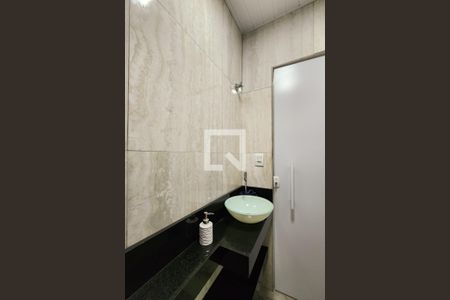 Casa à venda com 200m², 4 quartos e 2 vagasLavabo